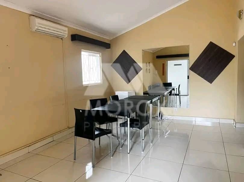 5 Bedroomed House with 2 self contained Porta Cabins