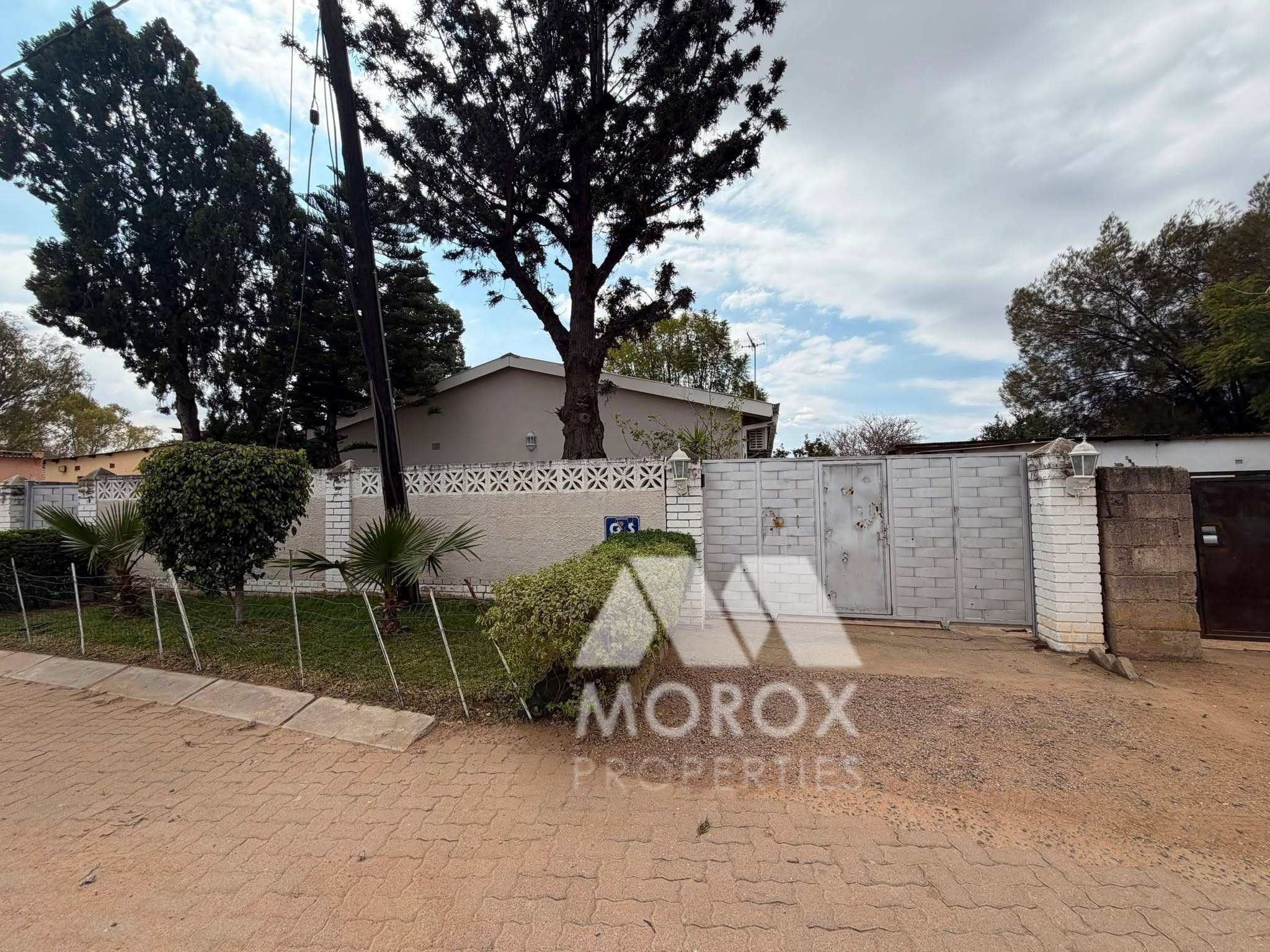 3 BEDROOMED HOUSE FOR SALE
